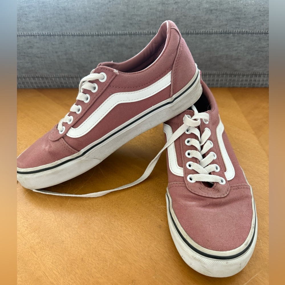 Vans Rose and White Casual Sneakers - Size 8.5